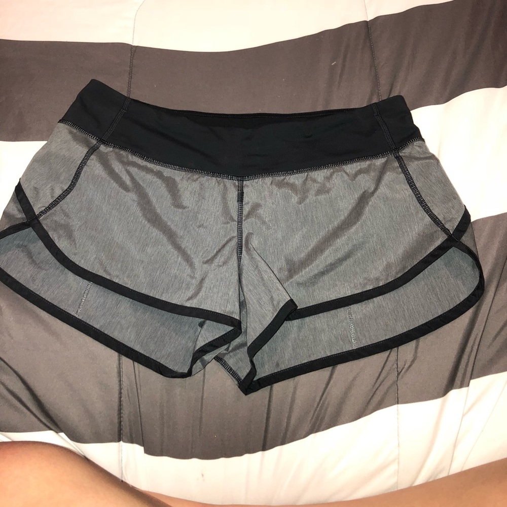 Lululemon’s block-it pocket 2.5 shorts size 6